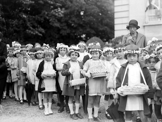 procession 1928 (4).jpg